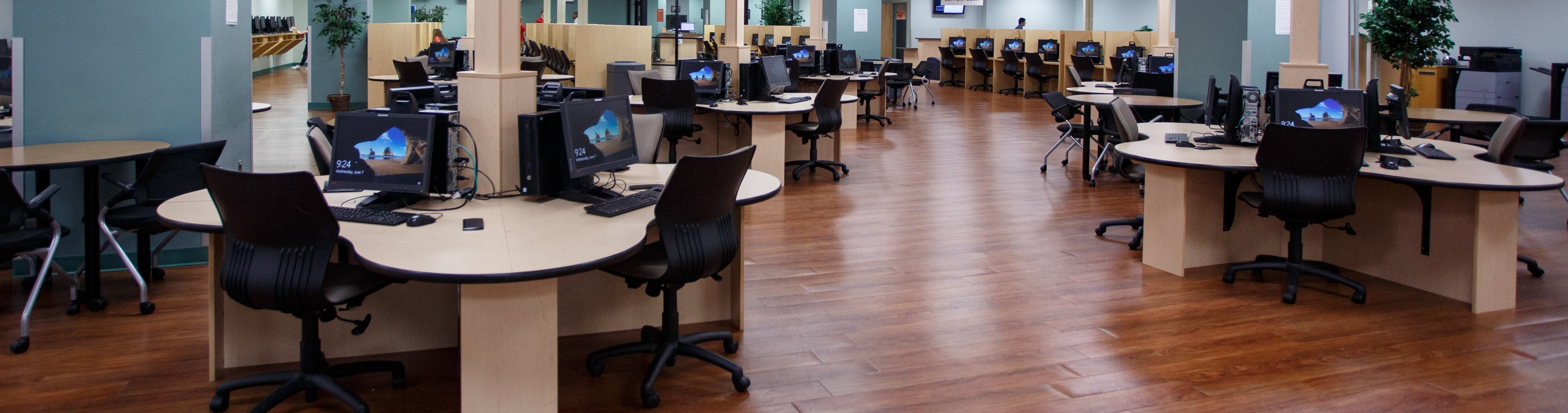 Computer labs are photographers on June 7, 2017. (Photo by Caroline Cummings) سیستم های کامپیوتری